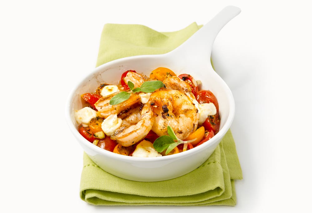 Crevettes grillées avec tomate, herbes et féta 