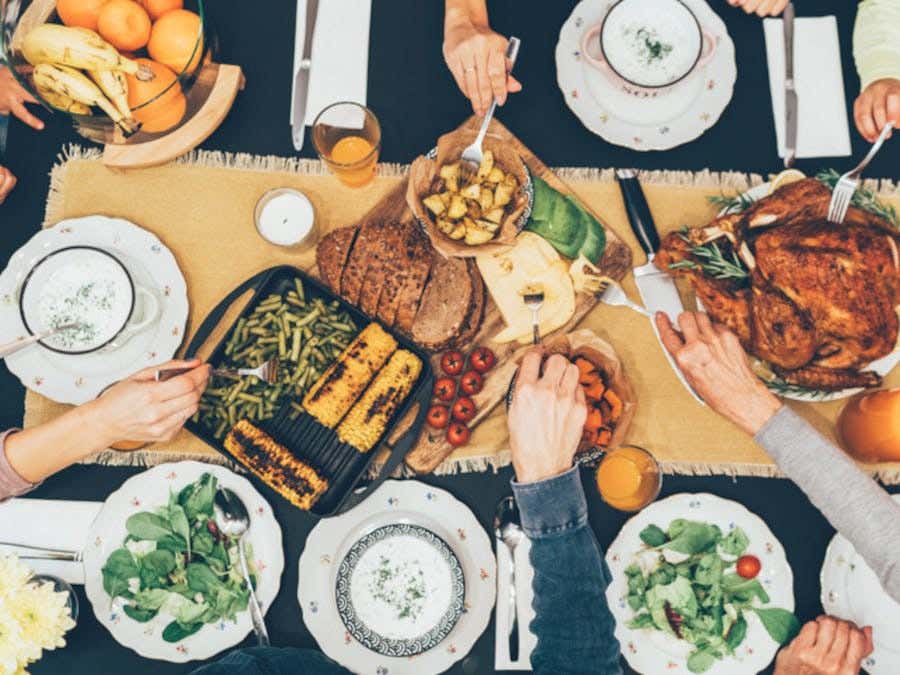 Tablée des chefs, people sharing food