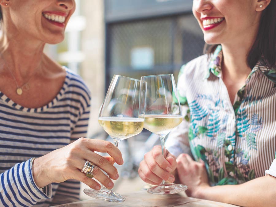 6 wine suggestions to toast Mother’s Day