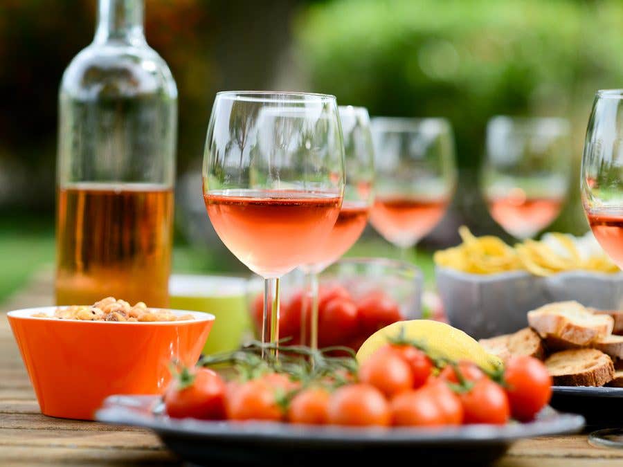 Brunch, diner et apéro en rosé