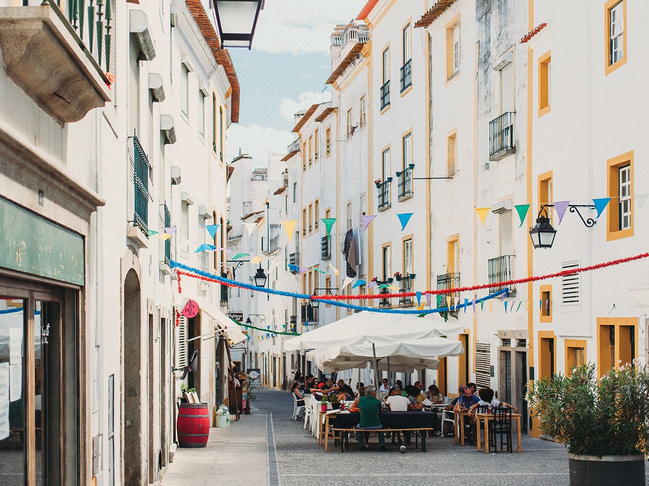 Restaurant dans une rue