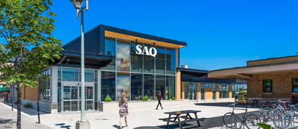 Front of the SAQ Jean-Talon store