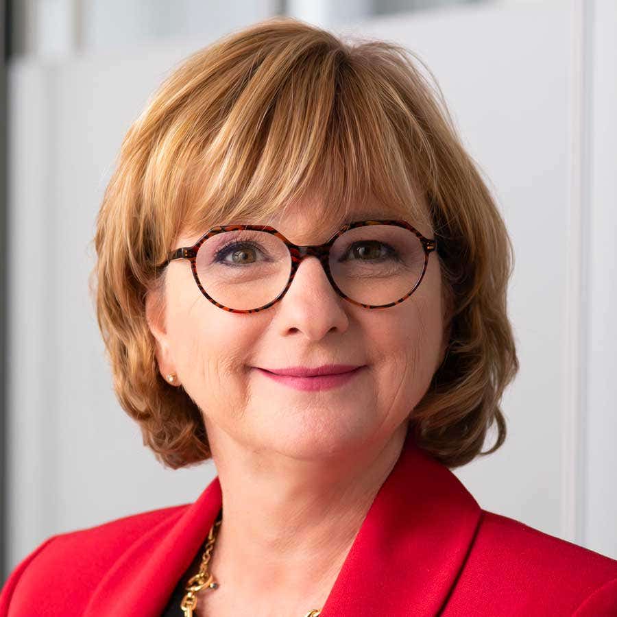 Ce lien ouvrira la photo dans une nouvelle fenêtre. Martine Comtois Vice-présidente Affaires corporatives et secrétaire générale