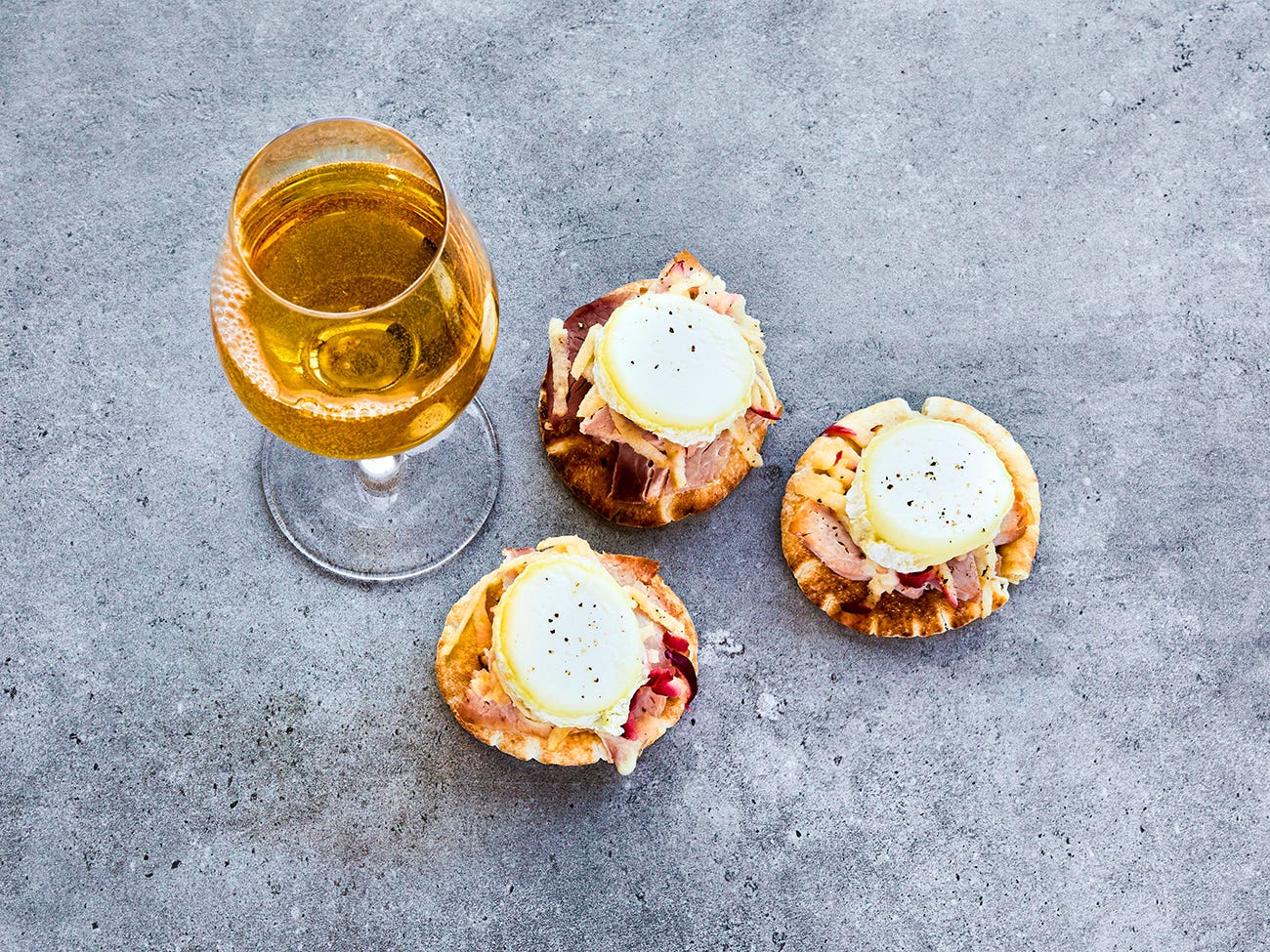 Mini-croque-monsieur à la pomme et au chèvre