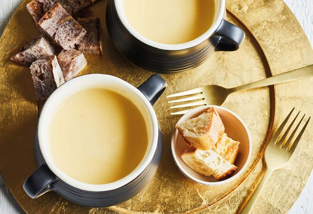 Fondue with Quebec cheeses