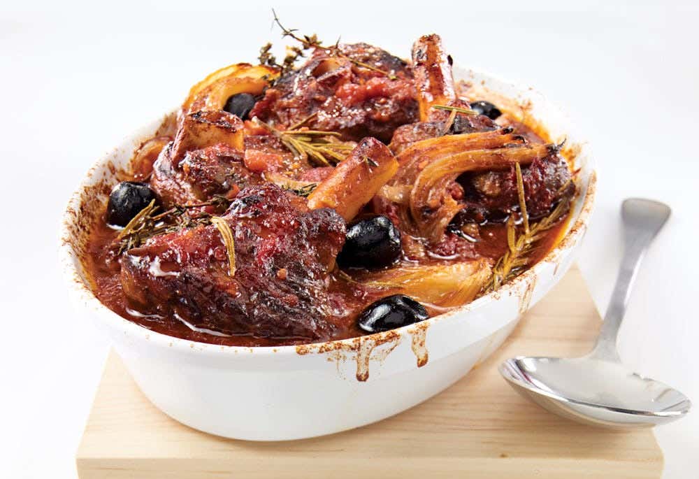 Lamb osso buco with black olives and fennel 