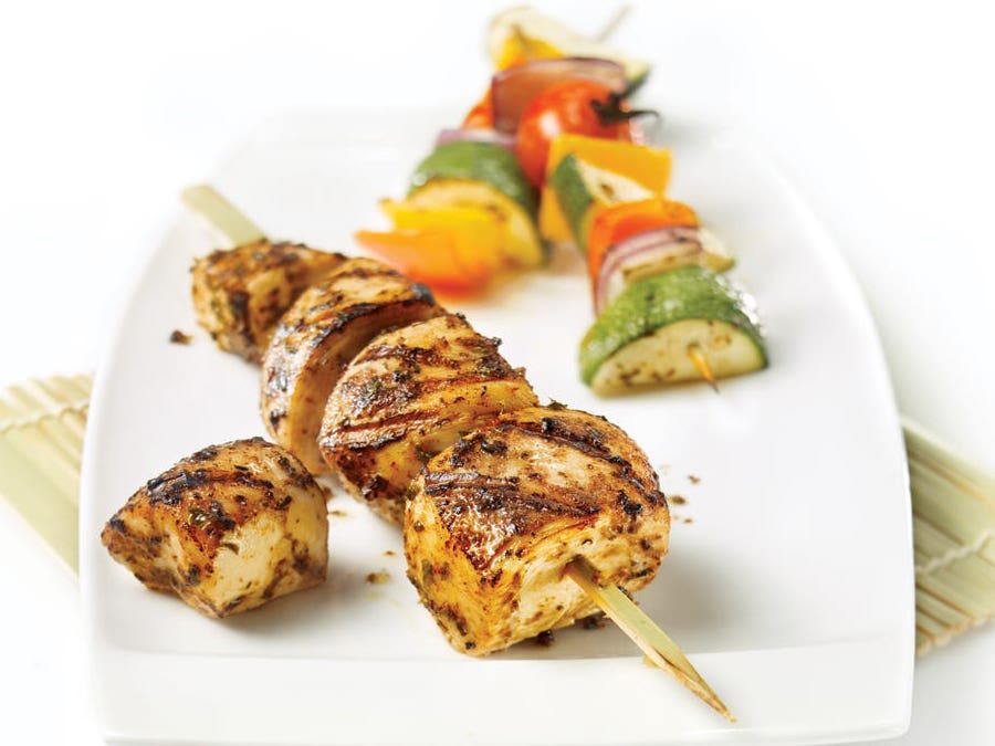 Chicken brochettes with tapenade