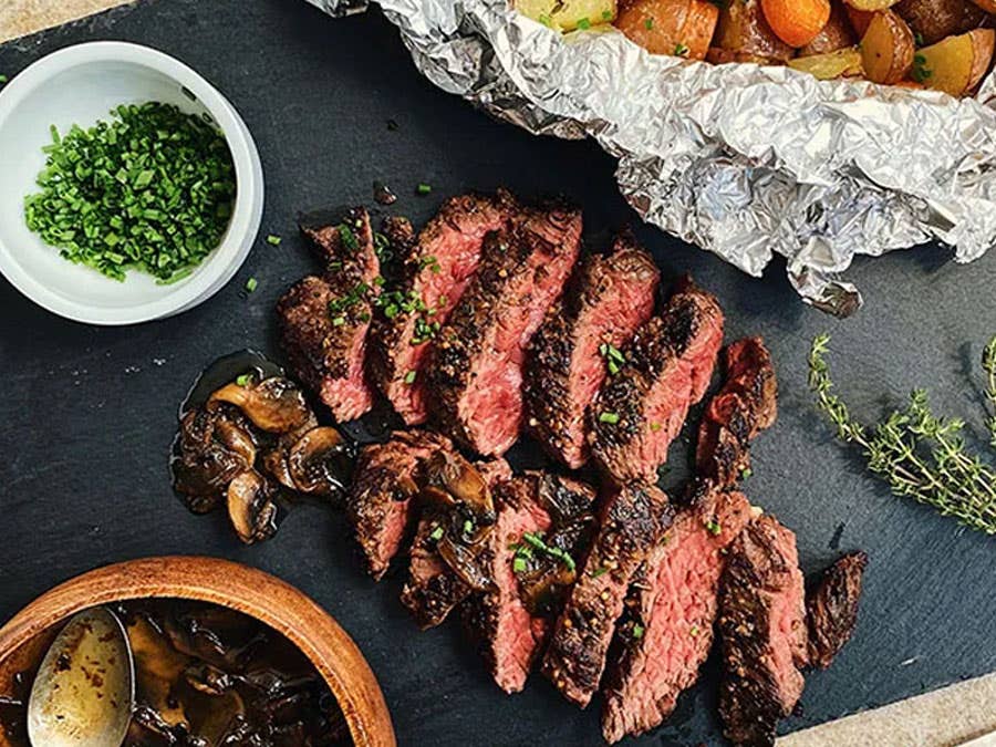 Bavette de boeuf avec beurre aux champignons